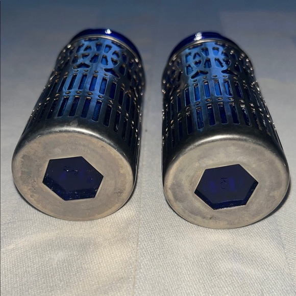 Vintage Cobalt Blue Glass Silver Plate Salt and Pepper Shakers - Picture 4 of 4